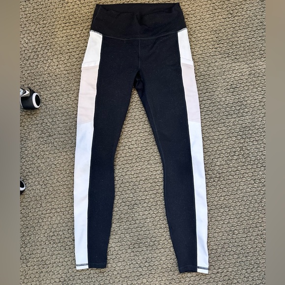 Fabletics Workout Set - Picture 5 of 8